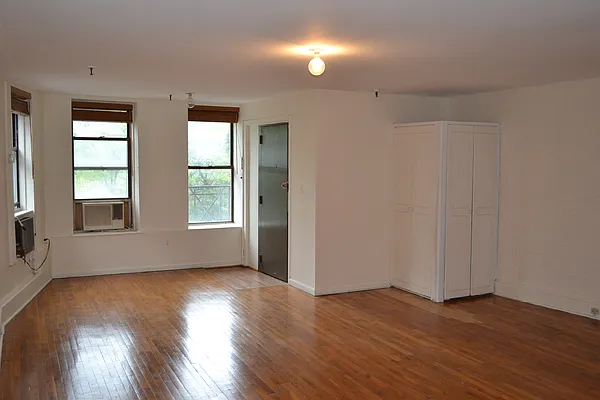 Rented by Tabak Real Estate | media 41