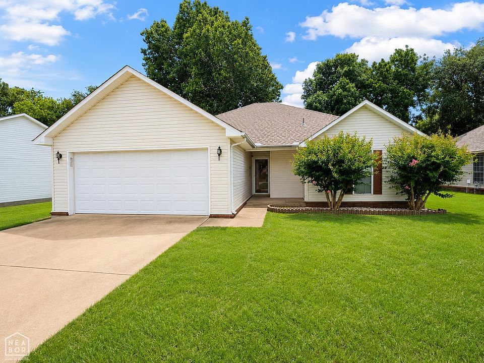 1st image of 1411 Crepe Myrtle Dr