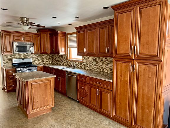 4th image of 5640 S Narragansett Ave #1