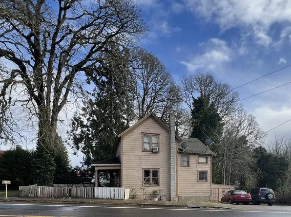 809 S Trade St, Amity, OR 97101