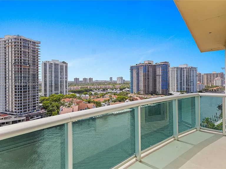19390 Collins Ave #17 — Photo 27