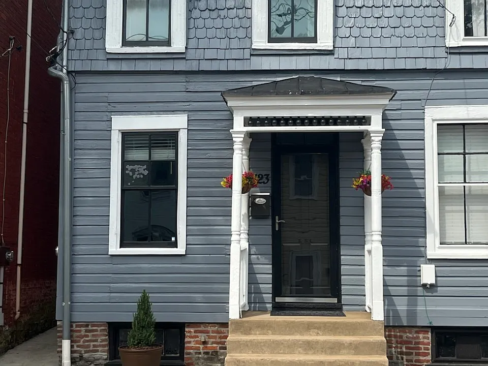 323 N Bentz St