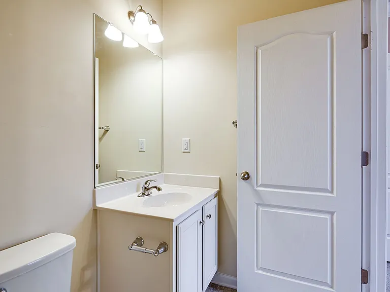 833 Jarrett Ln — Photo 13