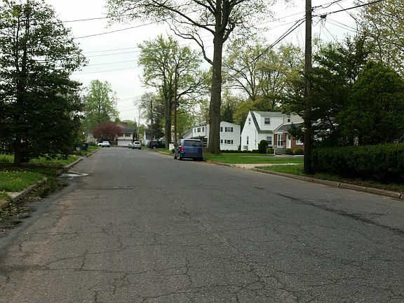 4th image of 121 Clinton Park Dr