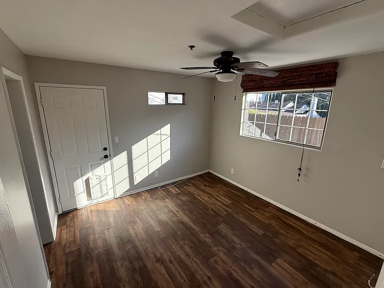 3225 Montrose Ave #A — Photo 16