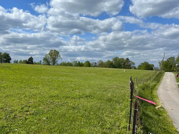 9996 Castle Hill Rd, East Bernstadt, KY 40729