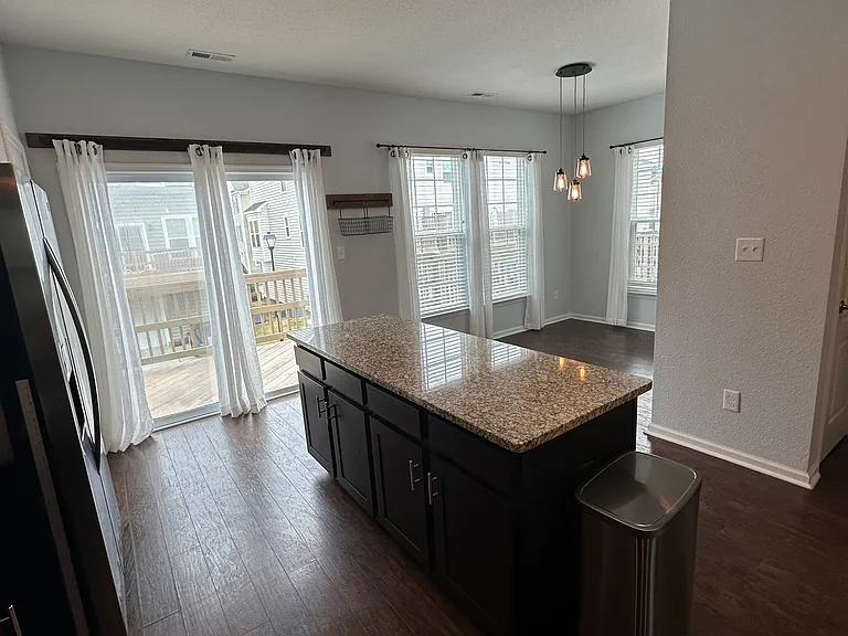 4976 Almandine Ave — Photo 7