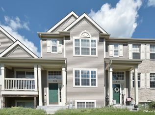 923 Emerald Dr, Hampshire, IL 60140