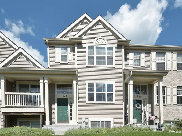 923 Emerald Dr, Hampshire, IL 60140
