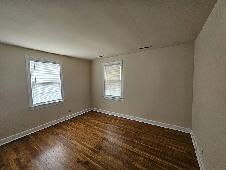 909 Rockland Ave — Photo 7