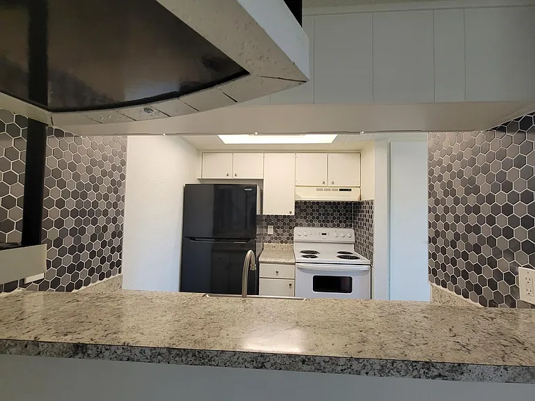 2501 E 10th St #1 — Photo 2