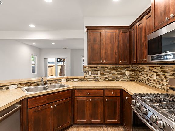 5th image of 4077 SE Lone Oak St