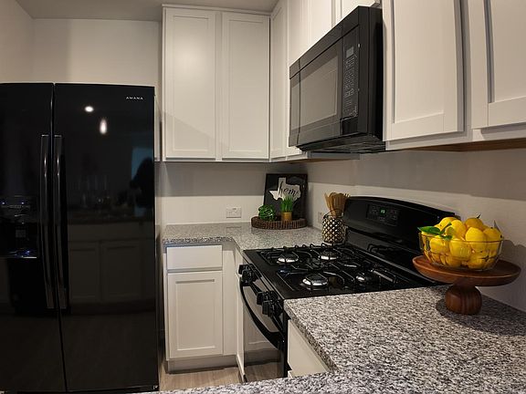5th image of 4028 Equestrian Dr