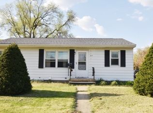 840 E Howard St, Manchester, IA 52057