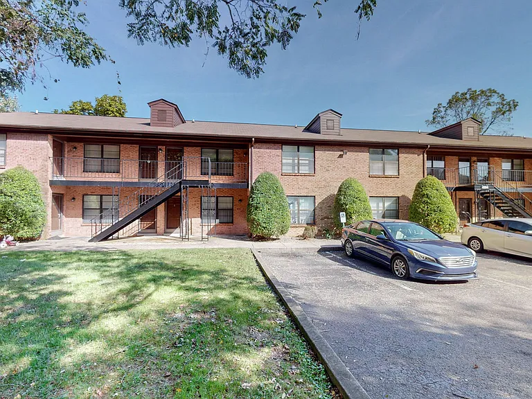 Breckinridge Park Apartments — Photo 17