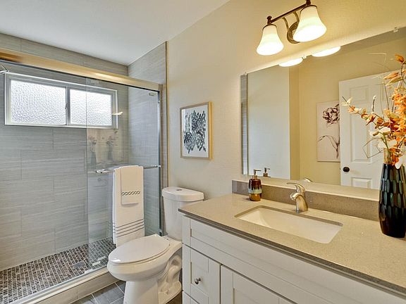 2nd image of 1315 Kane Ct