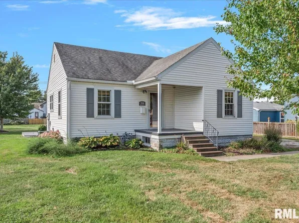 208 W Walnut St, Chatham, IL 62629