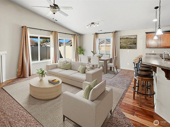 4th image of 706 7th Avenue NE