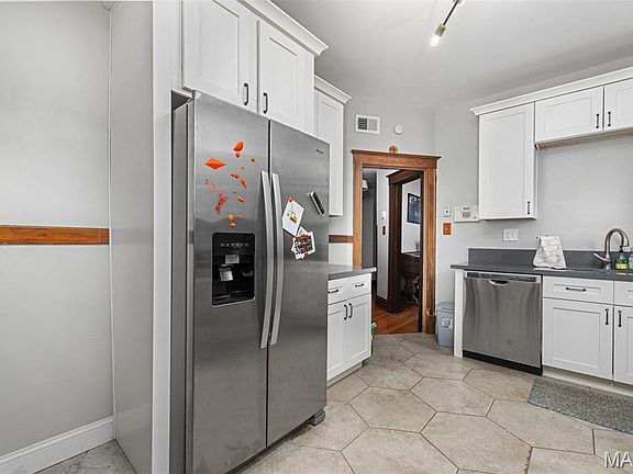 3rd image of 3961 Shaw Blvd
