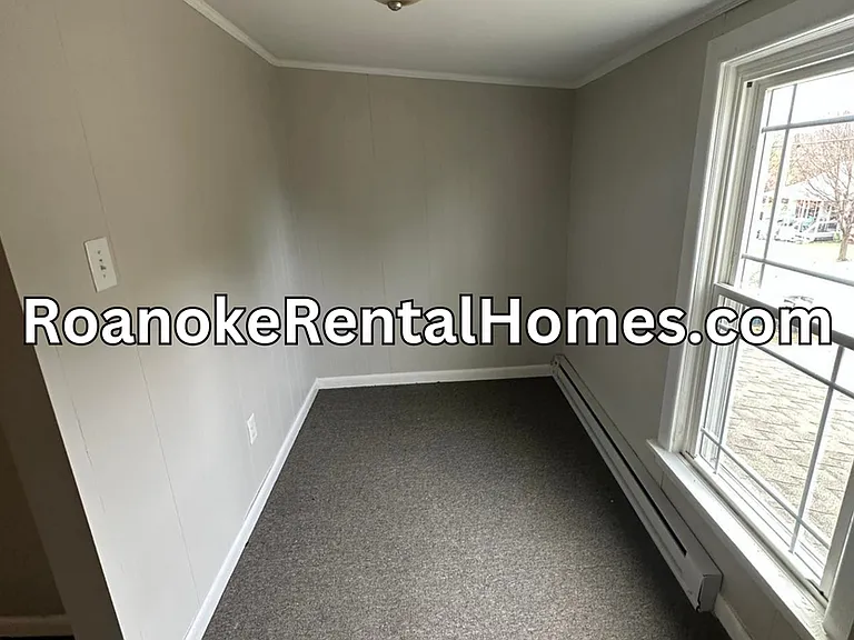 811 Peck St NW — Photo 5