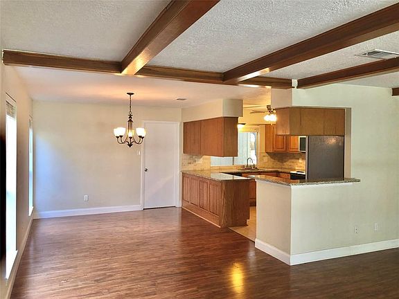 4th image of 15315 Meadow Village Dr