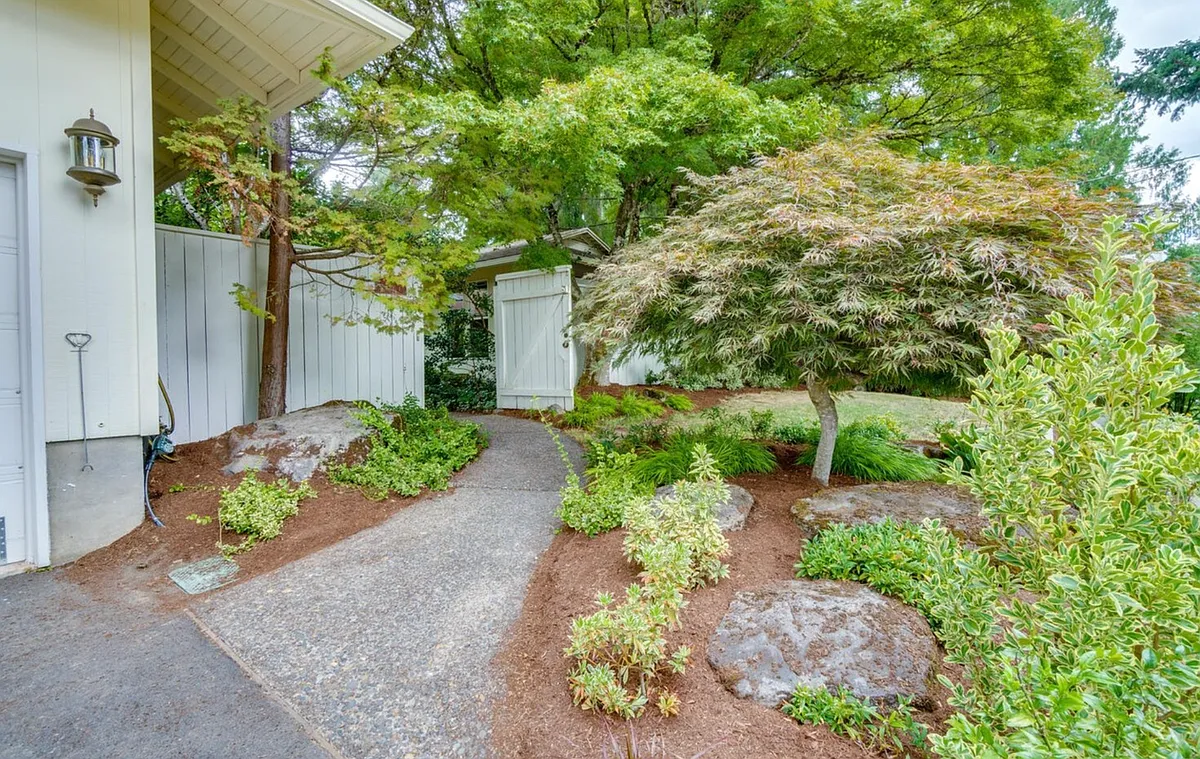 Building Photo - 3065 SW 70th Ave