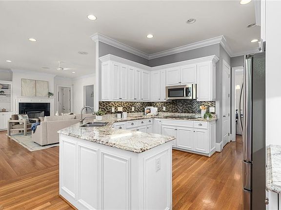 3rd image of 1018 Lochshire Dr