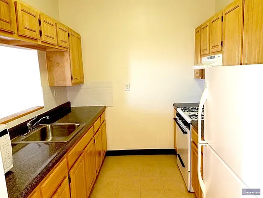 Rented by Brownstone Real Estate | media 9