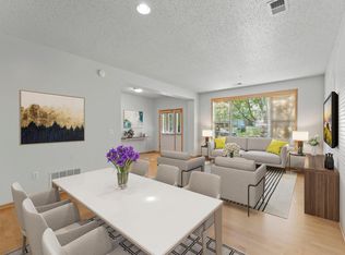 11159 Kinsley St, Eden Prairie, MN 55344