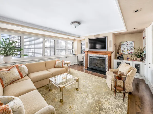 233 East 69th Street 14KLM image 3 of 16