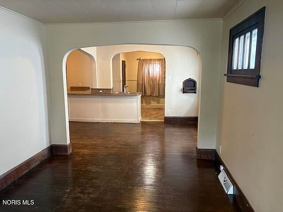3rd image of 2034 Fairfax Rd