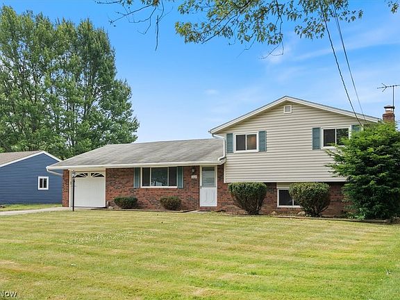 3rd image of 34015 Luanne Dr