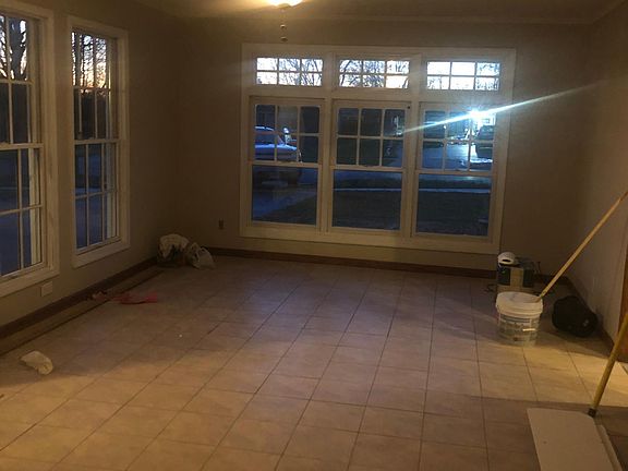 5th image of 1334 Raymond Dr