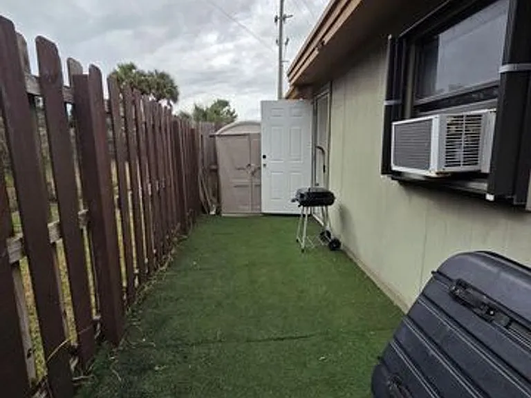 810 Sandtree Dr — Photo 18