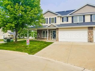2739 Buena Vista Ln, Clive, IA 50325