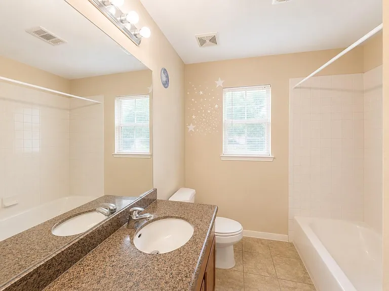 9104 N Green River Dr #E — Photo 35