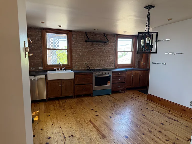 309 N Almond St — Photo 5
