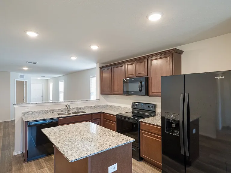 6319 Antares — Photo 10