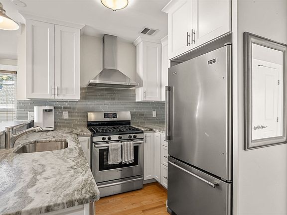2nd image of 117 M St Unit 3