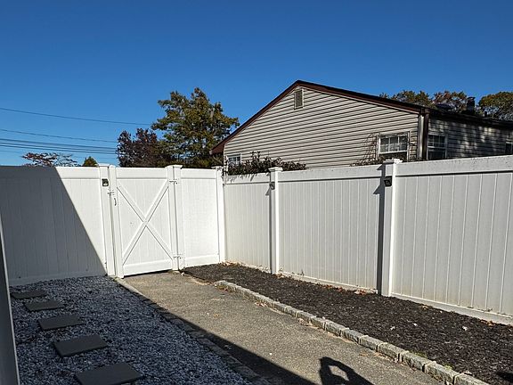 2nd image of 142 N Ontario St #2