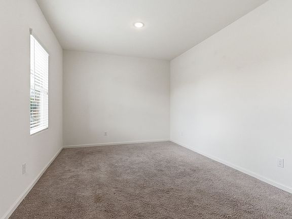 5th image of 1648 Hossler Trl