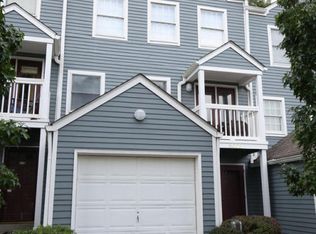 8002 Harrods Landing Dr, Prospect, KY 40059