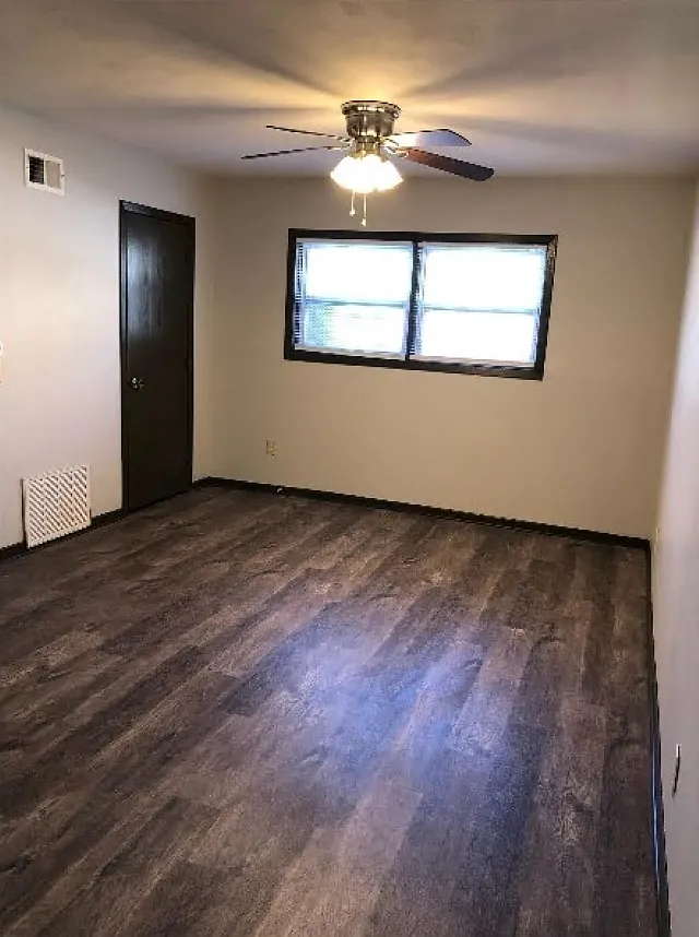 Building Photo - 1320 E 38th St #3
