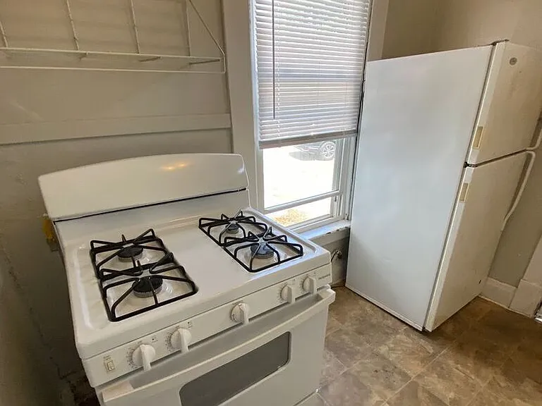 84 E Norwich Ave — Photo 14