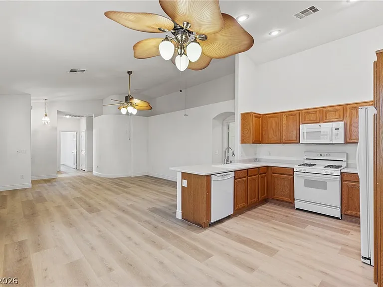 1701 Warrenville St — Photo 10