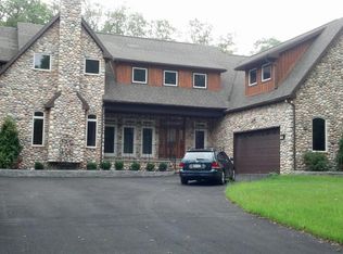327 Sunset Ave, Pocono Manor, PA