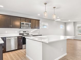 655 Hillcrest Dr, Waunakee, WI 53597