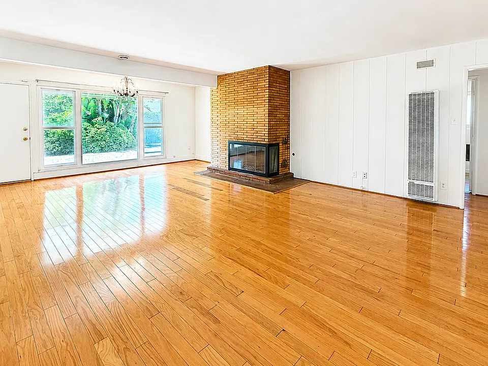 7328 W 88th Pl