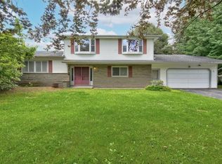 67 Railroad Mills Rd, Pittsford, NY 14534