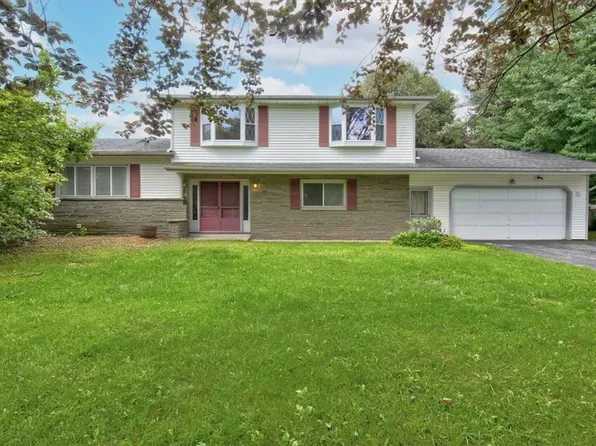 67 Railroad Mills Rd, Pittsford, NY 14534